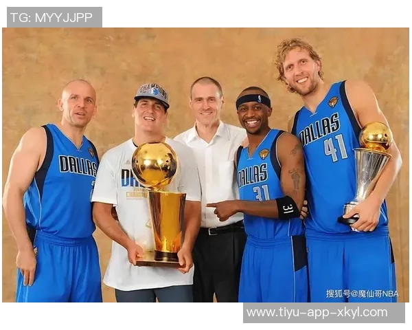 里斯三分球表现惊艳砍下12分助力球队逆转卫冕冠军更衣室庆祝热烈