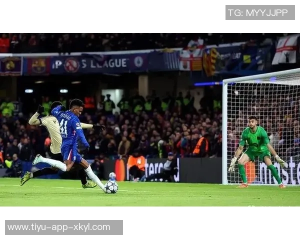 菲利克斯精彩推射破门后手球庆祝引发热议 菲利克斯精彩推射破门后手球庆祝引发热议