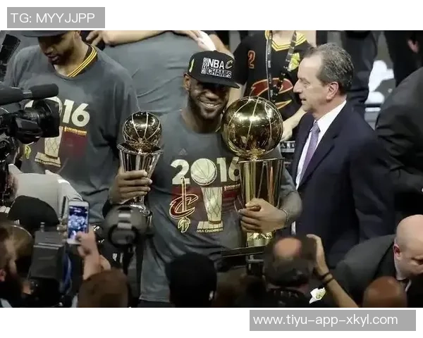 詹姆斯赞赏总决赛对决风格再次祝贺雷霆队的出色表现 詹姆斯赞赏总决赛对决风格再次祝贺雷霆队的出色表现